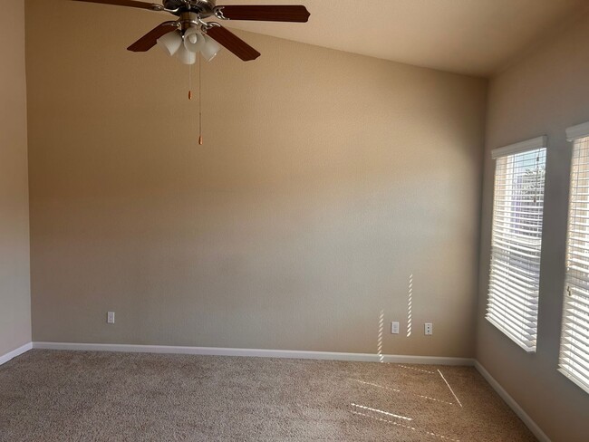 Building Photo - Beautiful home for rent in Visalia!