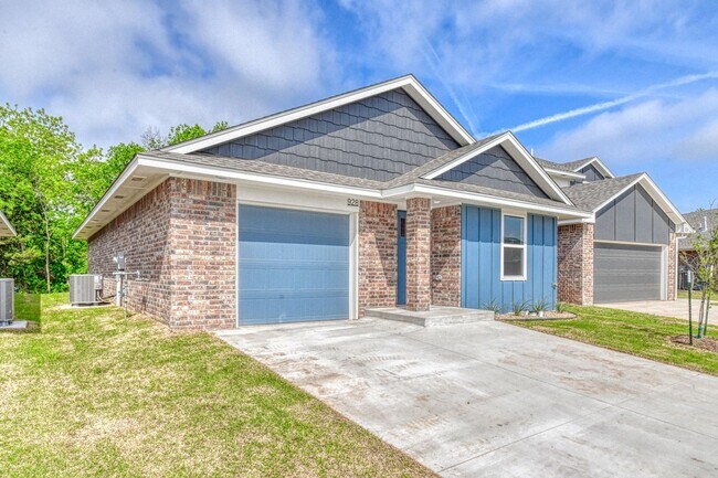 Building Photo - 928 Varenna Ct