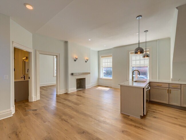 Building Photo - 1701 N Front St