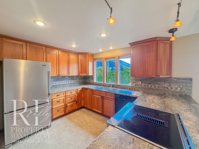 Building Photo - Vaulted 2-Bed Home with Scenic Views, Gas Fireplace & Oversized Deck