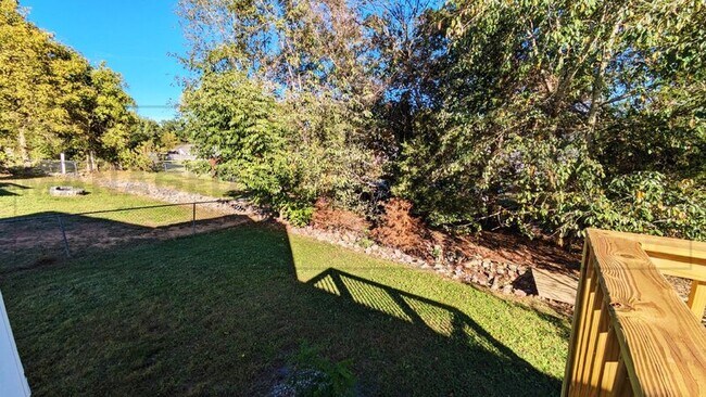 Building Photo - 1121 Gunpoint Dr