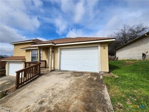 Building Photo - 1013 Misty Acres Dr