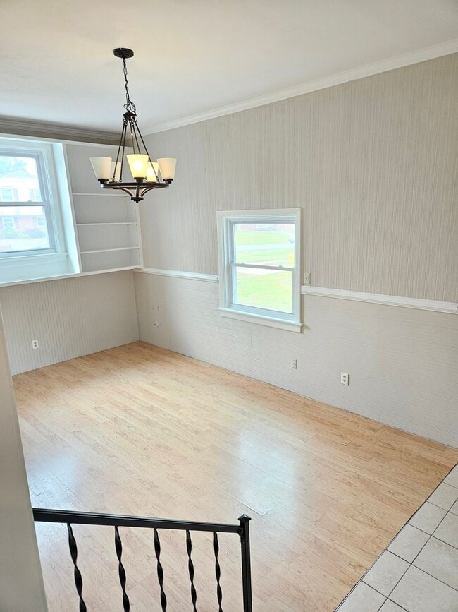 Building Photo - 3 Bedroom 1.5 Ba Brick Rancher Near I-64