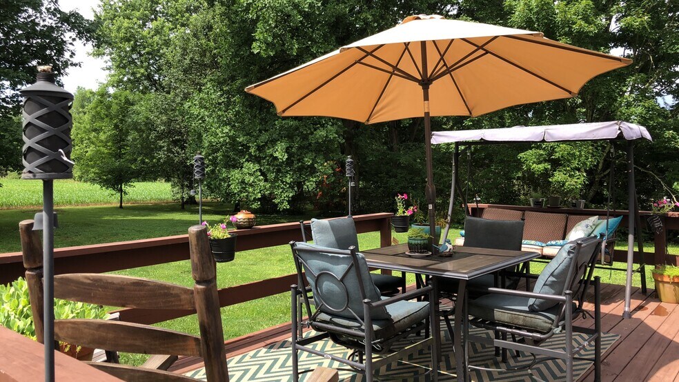 Deck - 4422 Meadowland Dr