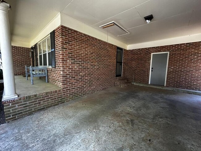 Building Photo - 418 Bishops Branch Rd