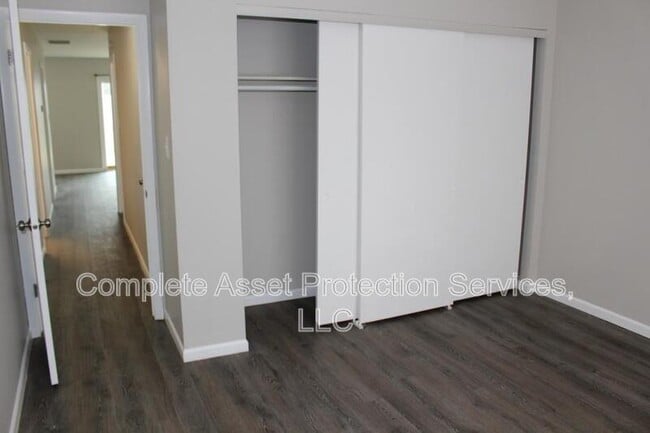 Building Photo - 7019 Van Buren Ln