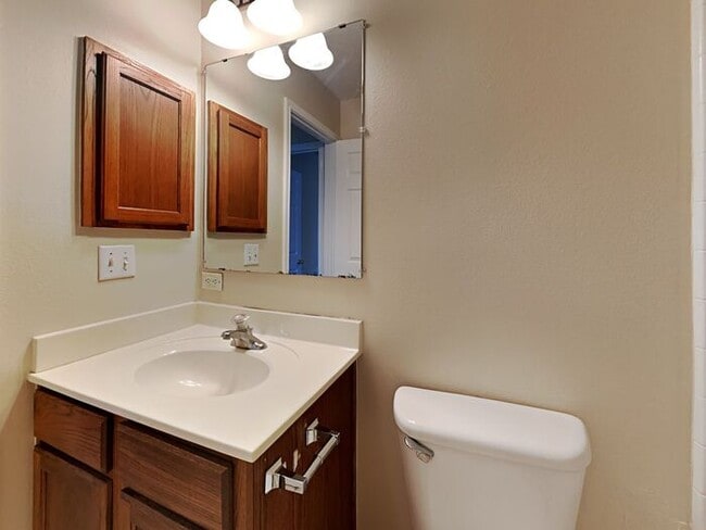 Building Photo - No Applications Fees* $500 off first month...