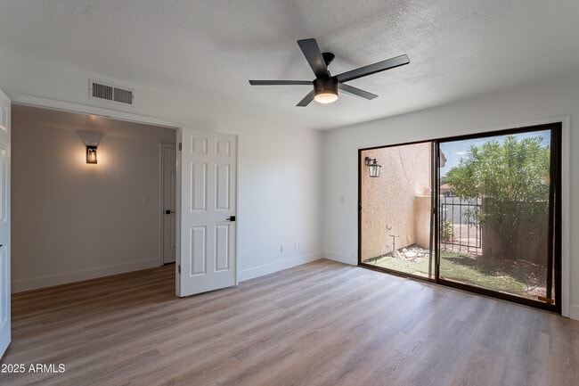 Building Photo - 1717 N Ventura Ln