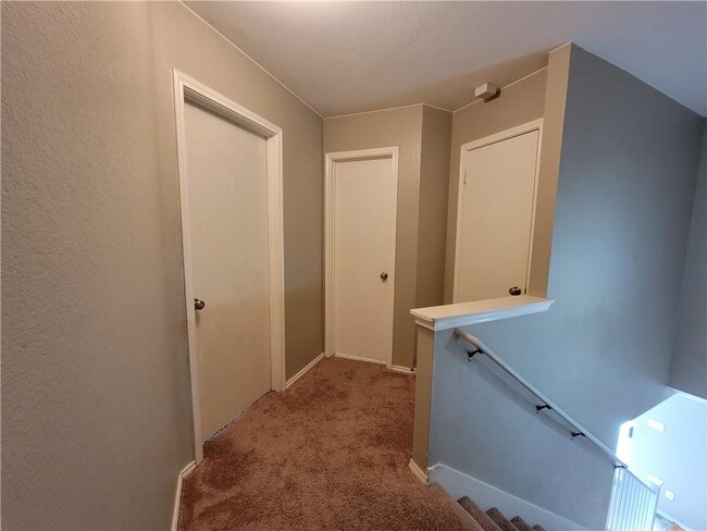 Building Photo - 1061 Canterbury Trail