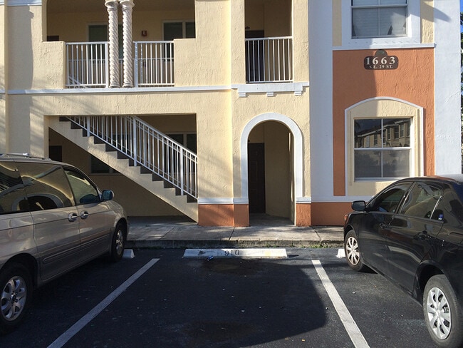 Building Photo - 1663 SE 29th St # 109