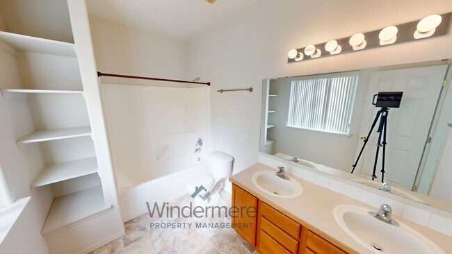 Building Photo - 1158 SE Surita Ct