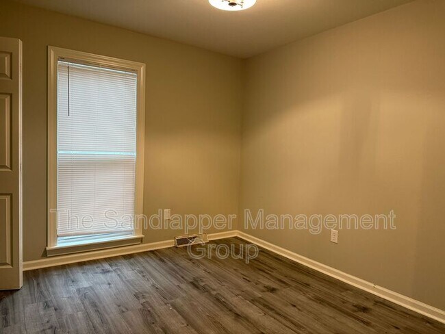 Building Photo - 125 Sawmill Dr