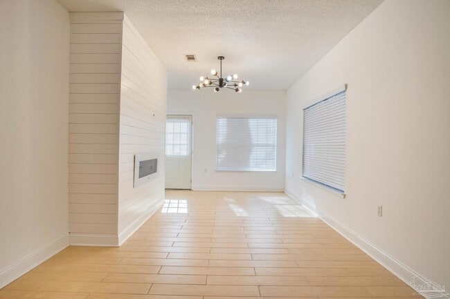 Building Photo - 1200 Jasper St