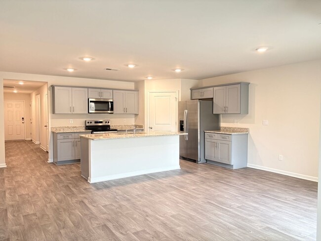 Building Photo - MOVE IN SPECIAL - 4 Bedroom, 2 Bathroom House in Trinity!