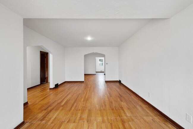 Building Photo - READY FOR MOVE IN! Check out this STUNNING 3 bedroom in Munhall!