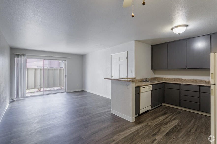 Interior Photo - Carmel Pointe