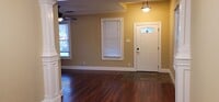 Building Photo - Cute House for Rent in Roseville!