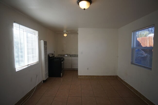 Building Photo - 430 Crawford St