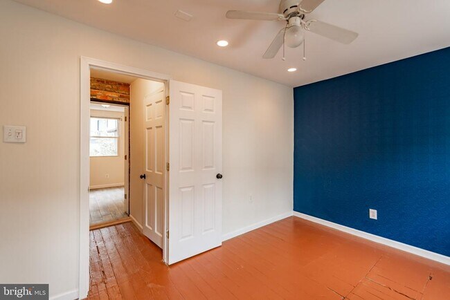 Building Photo - 211 W Stiles St