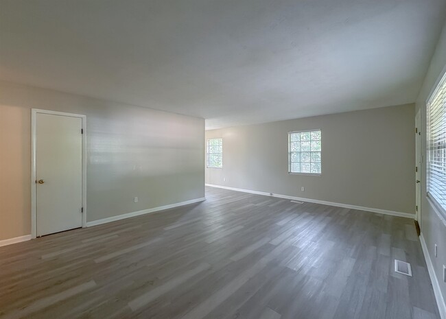 Building Photo - 1726 Hartsfield Rd