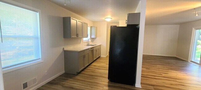 Building Photo - 1584 Greenwood Dr NW