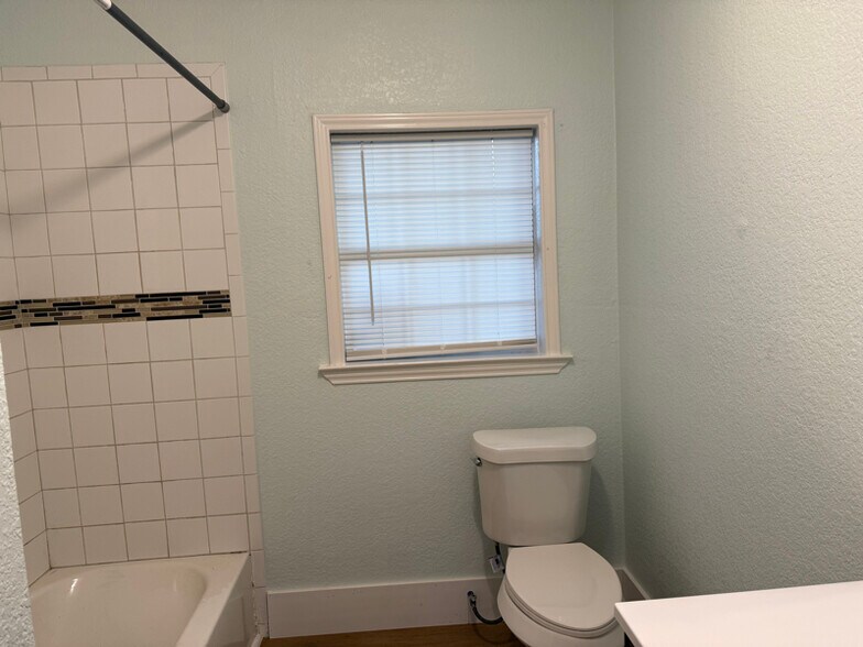 Building Photo - 2543 E Ann Arbor Ave