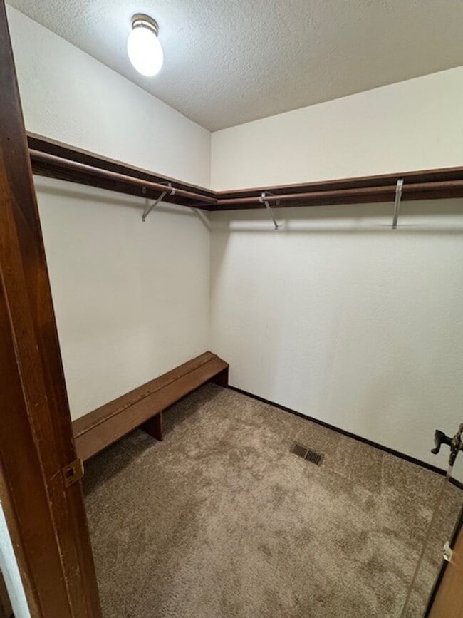 Building Photo - $1000 Move In Special! Available for Move In!
