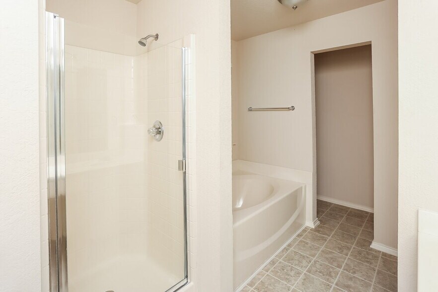 Building Photo - 10849 Braemoor Dr