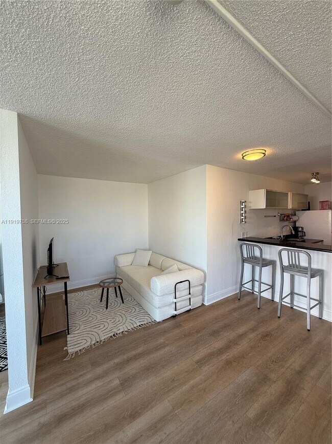 Building Photo - 1255 Collins Ave