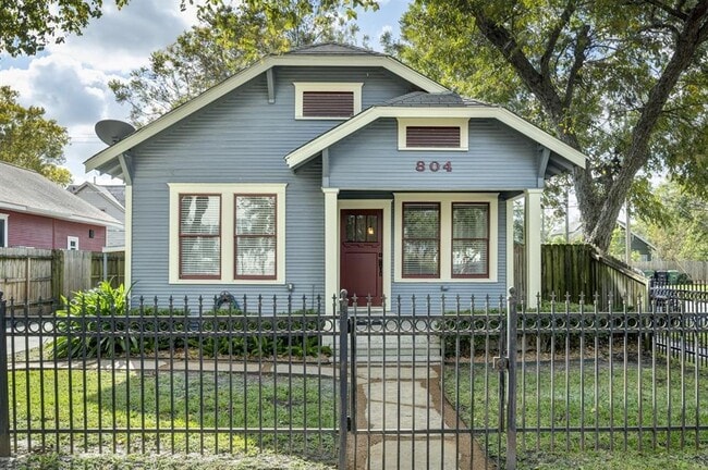 Primary Photo - 804 E 27th St