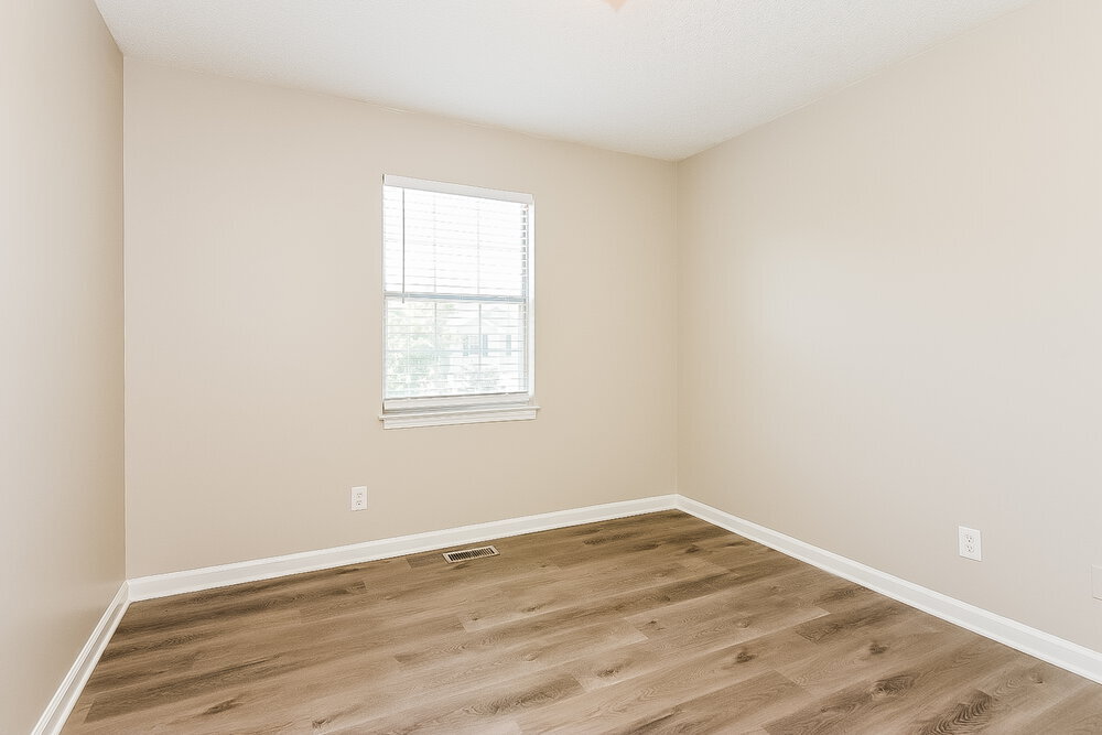 Building Photo - 12 Southview Dr