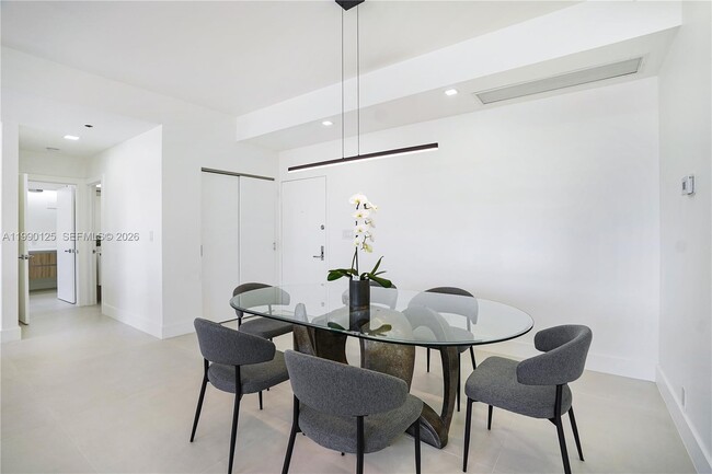 Building Photo - 19101 NE 36th Pl