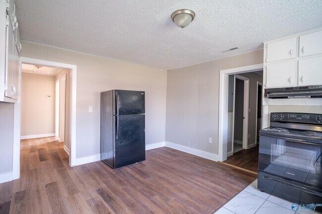 Building Photo - 2208 Old Gurley Pike