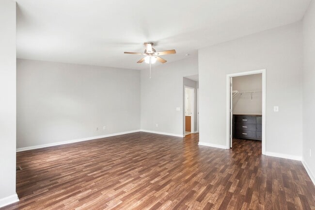 Building Photo - Beautifully Updated 3-Bedroom Townhome Nea...
