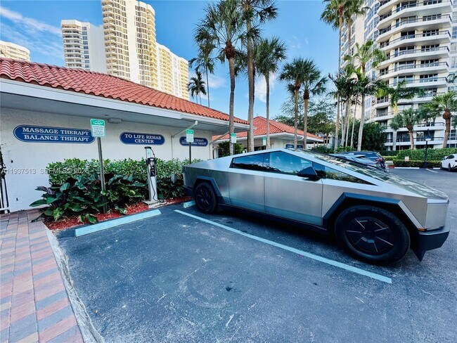 Building Photo - 3600 Mystic Pointe Dr