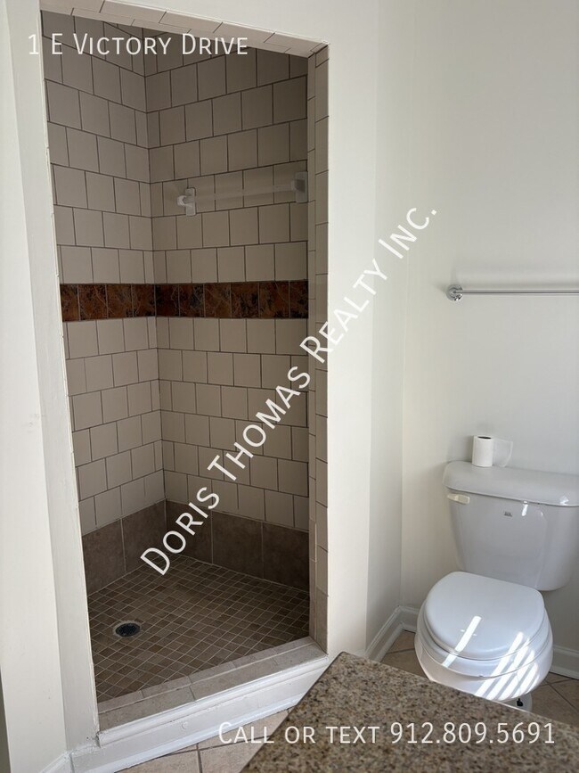 Building Photo - 1 E Victory Dr