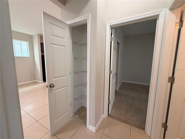 Building Photo - 8125 Graycliff Ave