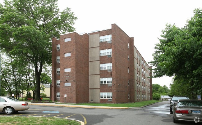 Building Photo - The Highlands