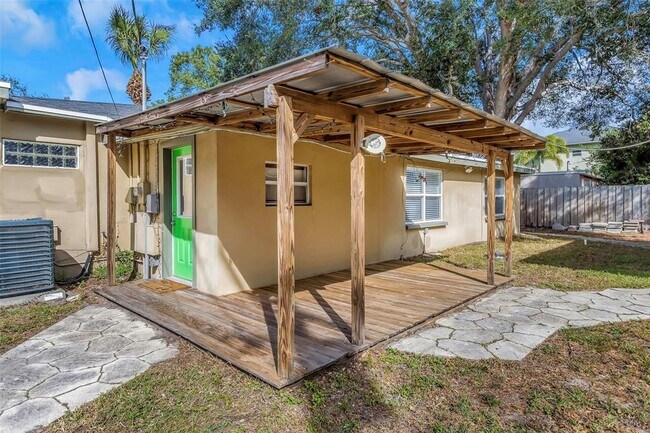 Building Photo - 4622 W El Prado Blvd