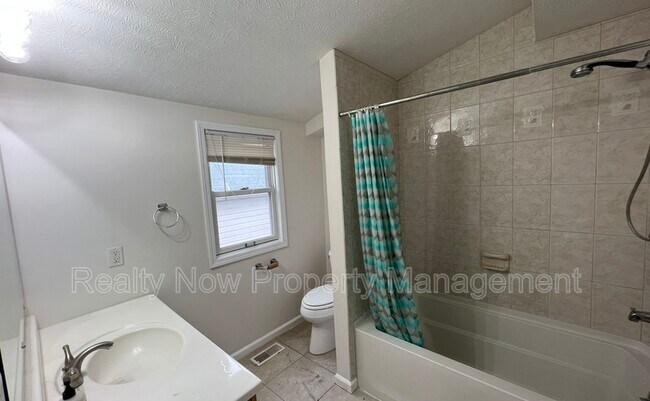 Building Photo - 12226 Fairview Ct