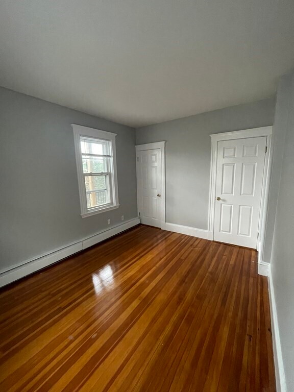 Building Photo - 849 E 3rd St