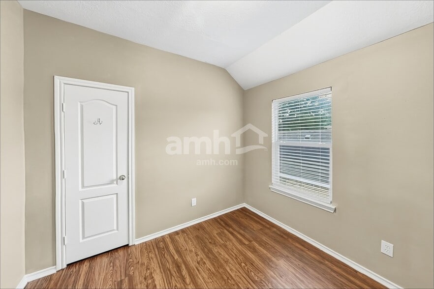 Building Photo - 26004 Castle Meadow Ln