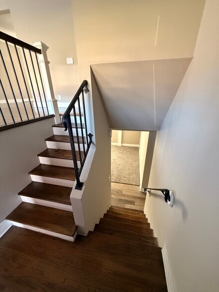 Building Photo - 237 Eisenhower Dr