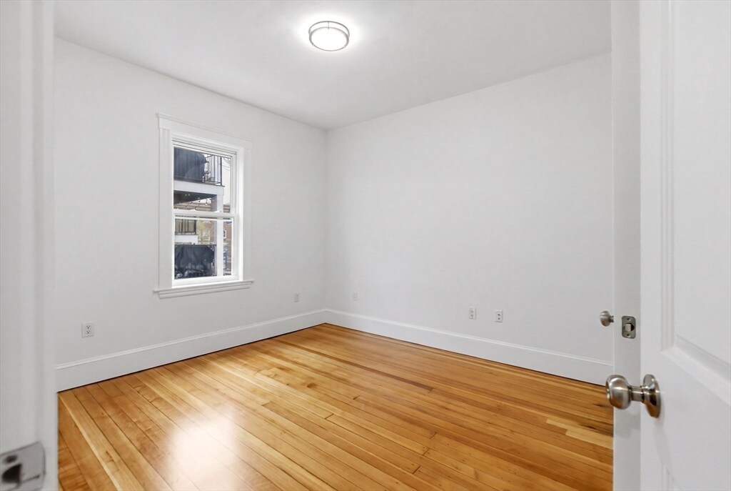 Building Photo - 26 Roseclair St