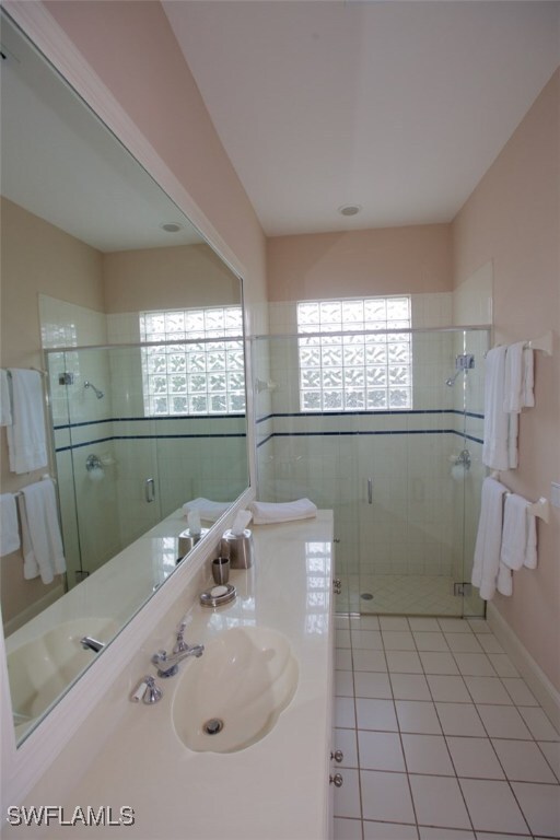Building Photo - 15653 Glenisle Way