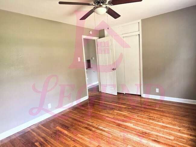 Building Photo - 624 Science Hill Dr