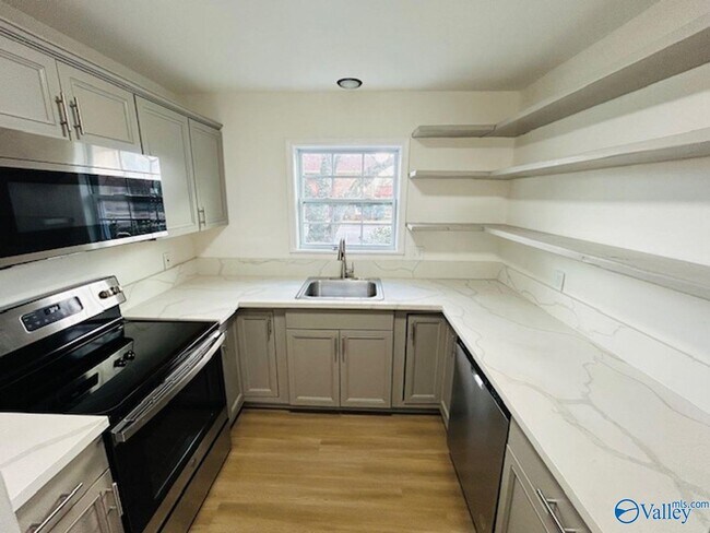 Building Photo - 4422 Bonnell Dr