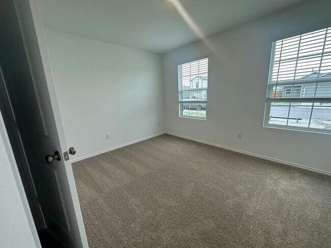 Building Photo - 280 Amber Gln