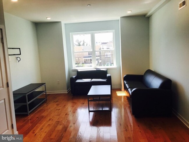 Building Photo - 1517 W Seybert St