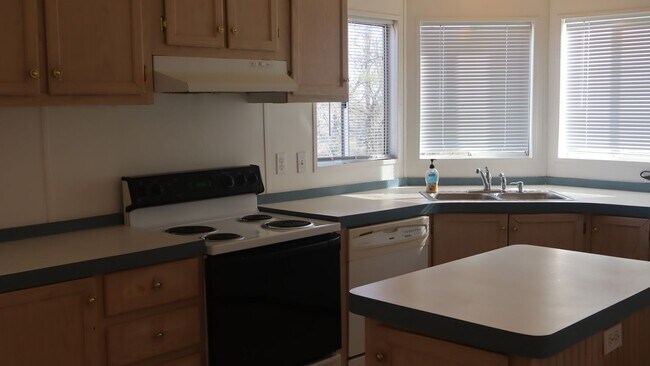 Building Photo - NICE MANUFACTURED HOME!